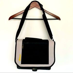 Targus CD Messenger Adjustable Shoulder Bag